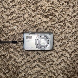 Nikon Coolpix S3700 20.1MP WIFI